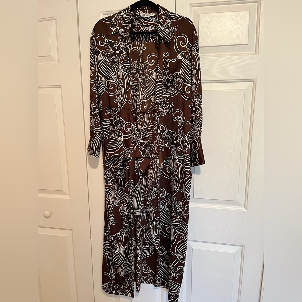 Maxi dress, lapel colar, tied self belt